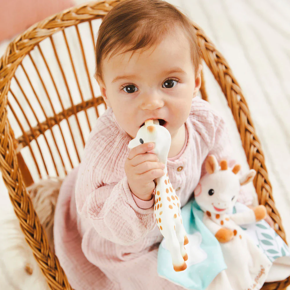 Sophie La Girafe - Sophie Comforter Gift Set - Image 4